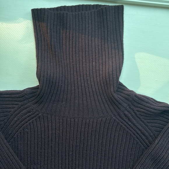 Aritzia Lin sweater - Picture 4 of 11